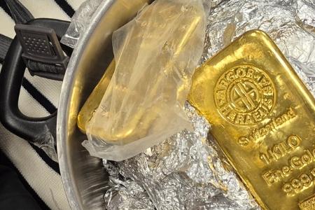 Goldbarren im Kochtopf Goldbarren im Kochtopf