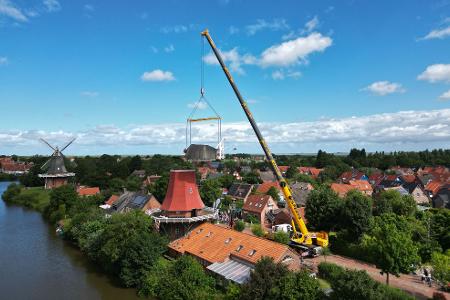 Rund acht Jahre lang war das denkmalgeschützte Ensemble der beiden Zwillingsmühlen in Greetsiel nicht komplett. Rund acht Jahre lang war das denkmalgeschützte Ensemble der beiden Zwillingsmühlen in Greetsiel nicht komplett.