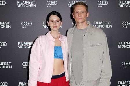 Matthias Schweighöfer und Ruby O. Fee: Pärchenauftritt bei Premiere Matthias Schweighöfer und Ruby O. Fee: Pärchenauftritt bei Premiere