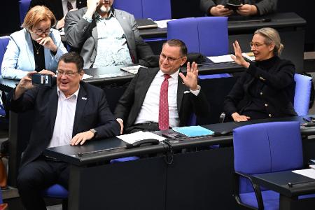 Besonders AfD-Abgeordnete sind in der Vergangenheit durch einen rauen Ton im Parlament aufgefallen. (Archivfoto) Besonders AfD-Abgeordnete sind in der Vergangenheit durch einen rauen Ton im Parlament aufgefallen. (Archivfoto)