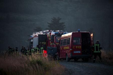 1.000 Einsatzkräfte kämpfen mit Flammen, Rauch, Staub und Hitze.