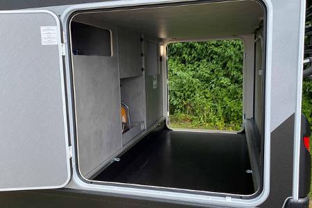 Crosscamp EXPDN 7.4 E (2026), Heckgarage