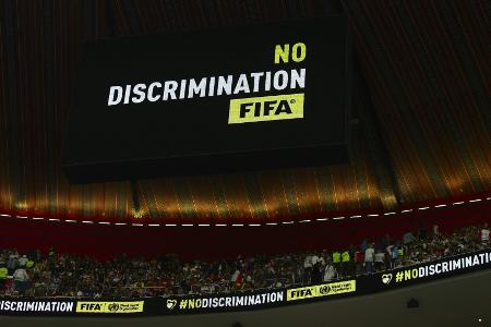 Fehlende Antidiskriminierungsbotschaften: Kritik an FIFA Fehlende Antidiskriminierungsbotschaften: Kritik an FIFA