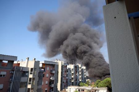 Bei der Explosion ist eine schwarze Rauchwolke zu sehen - die Stadt Rom hat die Bürger aufgerufen, die Fenster geschlossen zu halten. 