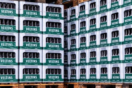 Die Großbrauerei Veltins steigert ihren Absatz entgegen dem schrumpfenden Branchentrend. (Archivbild)
