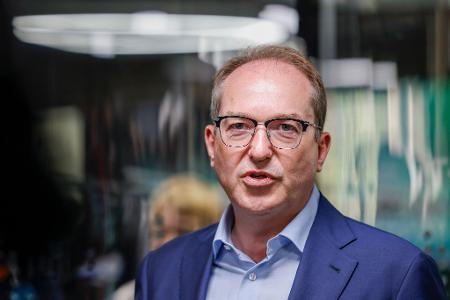 Bundesinnenminister Alexander Dobrindt (CSU) will mit Amtskollegen aus mehreren Nachbarstaaten über das Gemeinsame Europäische Asylsystem (GEAS) sprechen. Bundesinnenminister Alexander Dobrindt (CSU) will mit Amtskollegen aus mehreren Nachbarstaaten über das Gemeinsame Europäische Asylsystem (GEAS) sprechen.