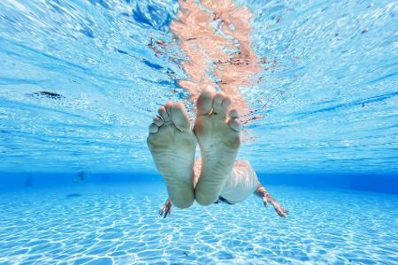 Das Freibad einer Schweizer Gemeinde ist bis Ende August fast ausschließlichen den Einheimischen vorbehalten. (Illustration) Das Freibad einer Schweizer Gemeinde ist bis Ende August fast ausschließlichen den Einheimischen vorbehalten. (Illustration)
