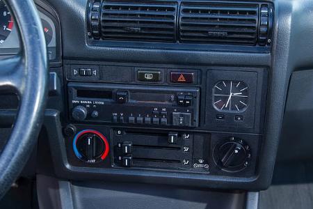 BMW Dreier E30 Cabrio, Mittelkonsole