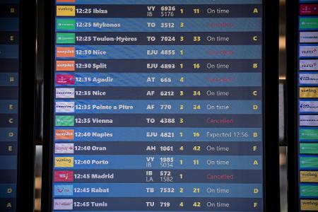 Tausende Flüge mussten wegen des Fluglotsenstreiks in Frankreich gestrichen werden.