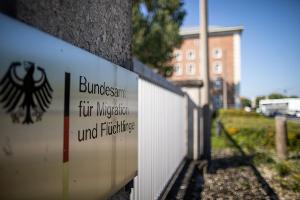 Keine Erkundungsreisen für Syrer - Bamf prüft Widerruf