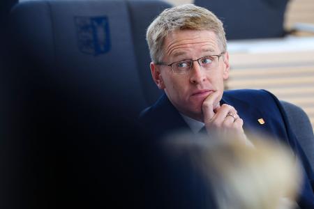 Schleswig-Holsteins CDU-Regierungschef Günther ist über die Entscheidung der Bundesregierung zur Senkung der Stromsteuer enttäuscht. 