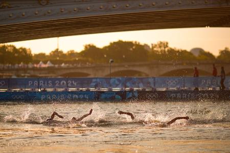 Im vergangenen Jahr während der Olympischen Spiele schwammen bereits Wassersportler in der Seine (Archivbild).