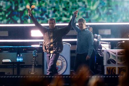 Endlich vereint: Liam und Noel Gallagher auf der Bühne.