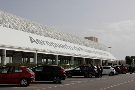 Bei der Evakuierung eines Flugzeugs in Palma de Mallorca wurden mehrere Menschen verletzt. (Archivfoto) Bei der Evakuierung eines Flugzeugs in Palma de Mallorca wurden mehrere Menschen verletzt. (Archivfoto)