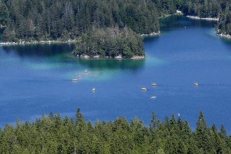 Im Eibsee sind ein Mann und sein Sohn untergegangen. (Symboldbild)