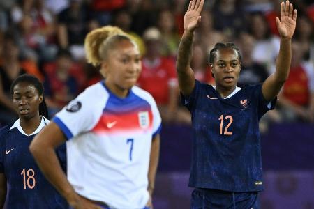 Frauen-EM: Titelverteidiger England verliert zum Auftakt