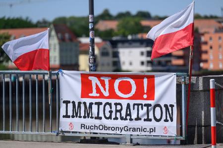 Polnische Rechtsradikale haben Bürgerwehren formiert, die an der Grenze nach Migranten suchen. (Archivbild) 
