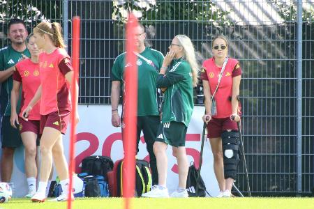 Nach Gwinn-Abreise: DFB-Frauen setzen auf das Kollektiv Nach Gwinn-Abreise: DFB-Frauen setzen auf das Kollektiv