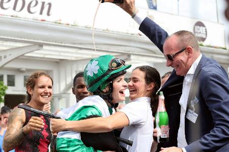 156. Deutsches Derby: Erster Sieg durch eine Frau 156. Deutsches Derby: Erster Sieg durch eine Frau