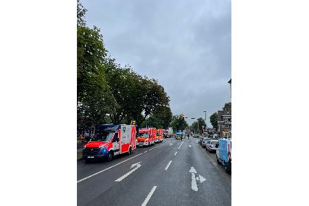 Mehrere Rettungswagen standen für die Versorgung und den Transport bereit Mehrere Rettungswagen standen für die Versorgung und den Transport bereit