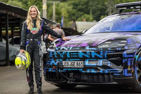 Gabriela Jílková Porsche Cayenne Electric Prototyp Erlkönig