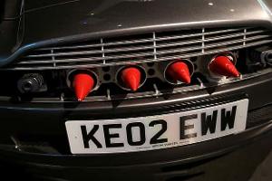 Brite mit Dreh-Kennzeichen an Aston Martin erwischt