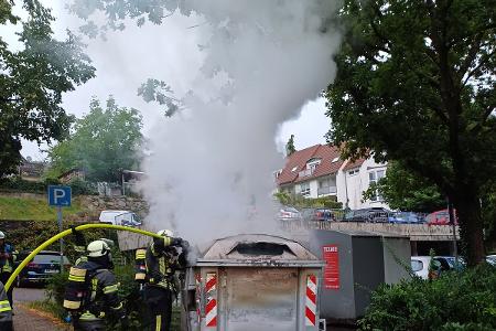 Löschmaßnahmen durch einen Trupp unter Atemschutz