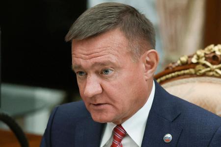 Der russische Politiker Roman Starowoit war nur kurze Zeit Verkehrsminister - und soll sich nach Angaben Moskauer Ermittler nach seiner Entlassung durch Kremlchef Wladimir Putin selbst erschossen haben. (Archivbild) Der russische Politiker Roman Starowoit war nur kurze Zeit Verkehrsminister - und soll sich nach Angaben Moskauer Ermittler nach seiner Entlassung durch Kremlchef Wladimir Putin selbst erschossen haben. (Archivbild)