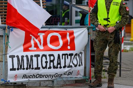 Das Banner stammt von der rechtsradikalen 
