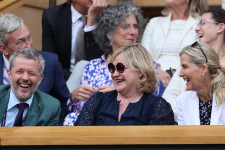 Frederik X. in Wimbledon: Tennis-Pläuschchen mit Herzogin Sophie Frederik X. in Wimbledon: Tennis-Pläuschchen mit Herzogin Sophie