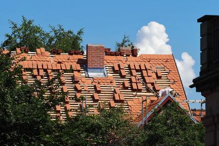 Für den klimagerechten Umbau aller deutschen Wohnimmobilien wären laut einer Studie rund 1,4 Billionen Euro nötig. (Archivbild) Für den klimagerechten Umbau aller deutschen Wohnimmobilien wären laut einer Studie rund 1,4 Billionen Euro nötig. (Archivbild)