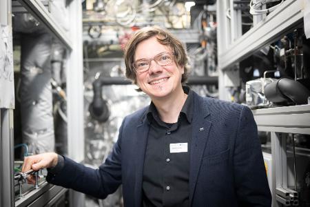 Das Forschungsteam um Matthias Metten vom Deutschen Zentrum für Luft- und Raumfahrt (DLR) wird die Plattform ab August vor Helgoland testen.