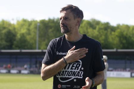 Trainer Arnautis verlängert bei Eintracht-Frauen bis 2028 Trainer Arnautis verlängert bei Eintracht-Frauen bis 2028