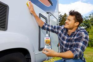 Mit Sonax gepflegt durch die Campingsaison