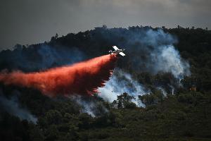 Naturbrand rückt auf Marseille zu - Feuerwehr im Großeinsatz