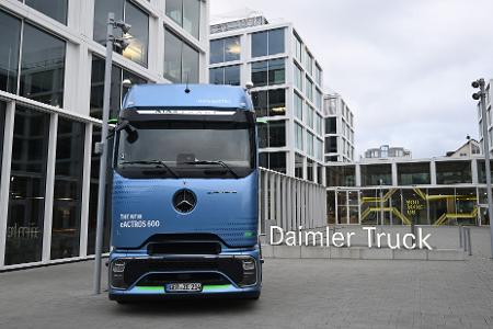 Daimler Truck ist nach eigenen Angaben einer der weltweit größten Nutzfahrzeughersteller. (Archivbild)