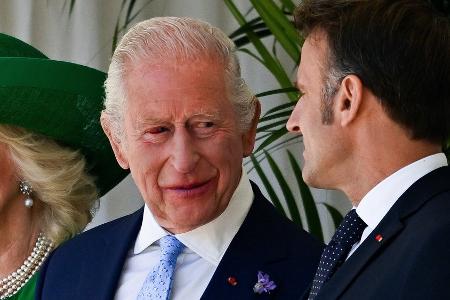 König Charles III. empfängt Macron mit blutunterlaufenem Auge König Charles III. empfängt Macron mit blutunterlaufenem Auge
