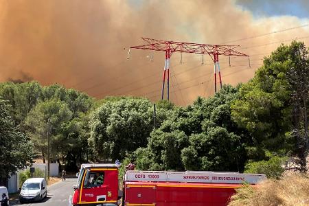 Die Flammen rücken Marseille bedrohlich nahe.