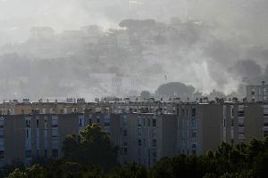 Feuer in Marseille noch nicht gelöscht - 110 Leichtverletzte