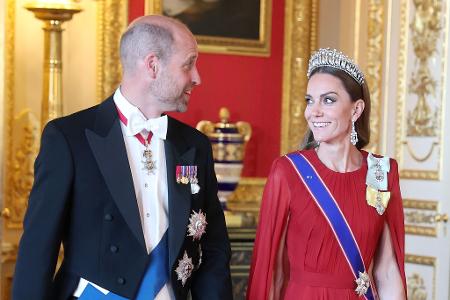 Prinzessin Kate (r.) und Prinz William waren lächelnd auf mehreren Bildern zu sehen. Prinzessin Kate (r.) und Prinz William waren lächelnd auf mehreren Bildern zu sehen.