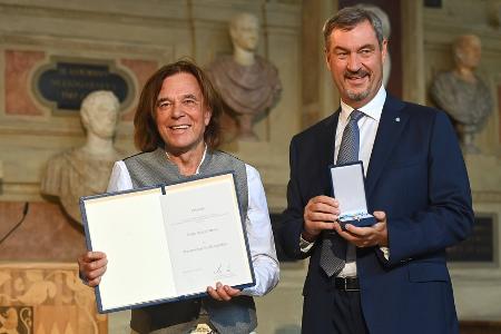 Jürgen Drews erhält Bayerischen Verdienstorden von Markus Söder Jürgen Drews erhält Bayerischen Verdienstorden von Markus Söder