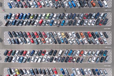 2021 bis 2024 hatten die Einnahmen der Kfz-Versicherer nicht ausgereicht, um die Aufwendungen für Schäden, Verwaltung und Vertrieb zu decken. (Symbolbild) 2021 bis 2024 hatten die Einnahmen der Kfz-Versicherer nicht ausgereicht, um die Aufwendungen für Schäden, Verwaltung und Vertrieb zu decken. (Symbolbild)