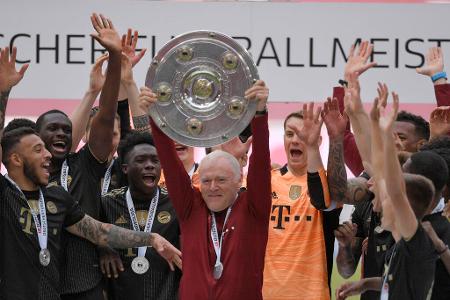 'Josef, heute Champions-League-Sieger. Ich möchte, dass du ein bisschen lockerer wirst. Irgendwann holt uns der Sensenmann. Du kommst in den Himmel und ich in die Hölle. Aber heute müssen wir die Sau rauslassen.' (zu Jupp Heynckes)