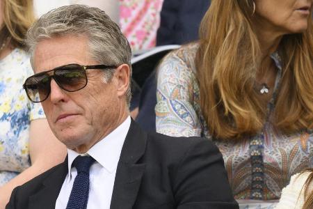 Wimbledon: Hugh Grants Nickerchen geht viral Wimbledon: Hugh Grants Nickerchen geht viral
