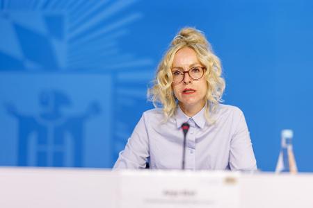 Anja Biel, Staatsanwältin von der Staatsanwaltschaft München I, bei der Pressekonferenz im Polizeipräsidium München.