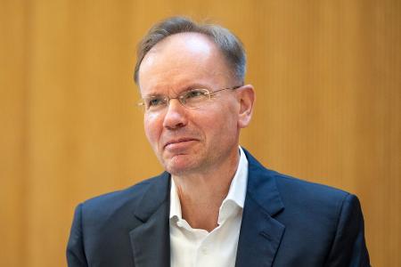 Ex-Vorstandschef Braun steht im Zentrum des Prozesses.