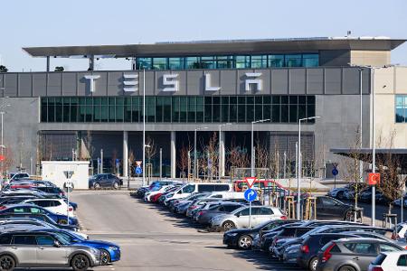 Der US-Elektroautobauer Tesla zeigt sich trotz sinkender Neuzulassungen zuversichtlich (Archivbild). Der US-Elektroautobauer Tesla zeigt sich trotz sinkender Neuzulassungen zuversichtlich (Archivbild).