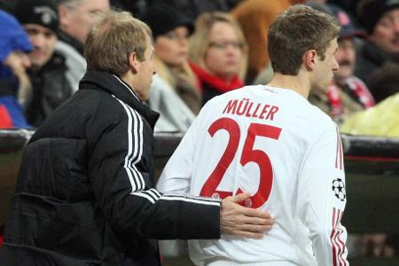 Profi-Debüt unter Klinsmann - ... ausgerechnet Jürgen Klinsmann verhilft Müller zum Profi-Debüt. Unter Louis van Gaal entwickelt er sich zum Leistungsträger. Es folgen mehr als 700 Pflichtspiele mit über 240 Treffern für die Münchner sowie eine Menge Titel.