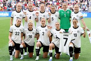 Mit Trikot: DFB-Team schickt Botschaft an Gwinn