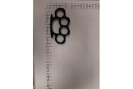 sichergestellter Schlagring sichergestellter Schlagring